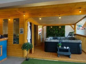 20ft X 10ft Hot Tub Summer house