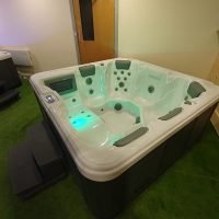 oec_everest_hot_tub_001